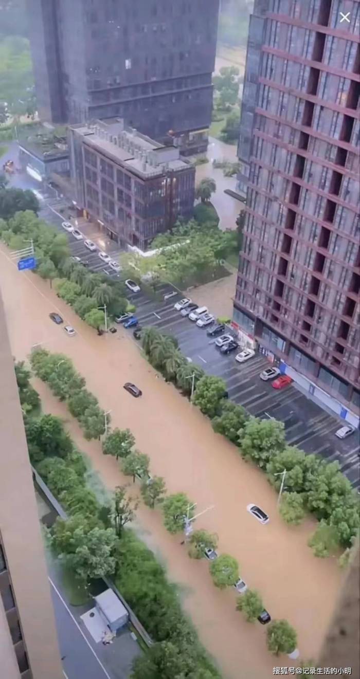 暴雨中福州筷子豪情又挺住了