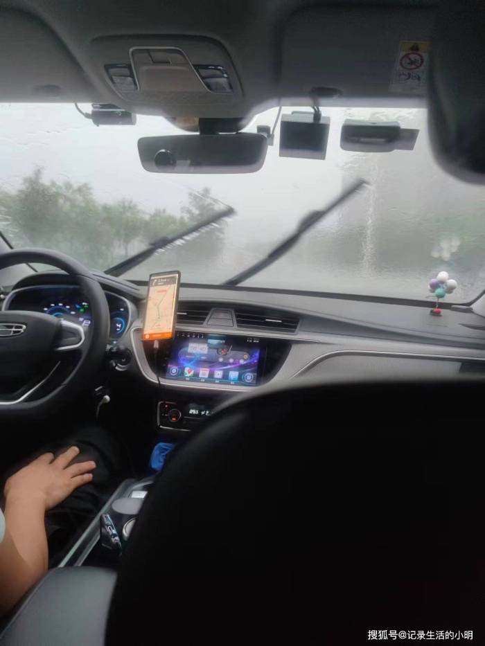 暴雨中福州筷子豪情又挺住了