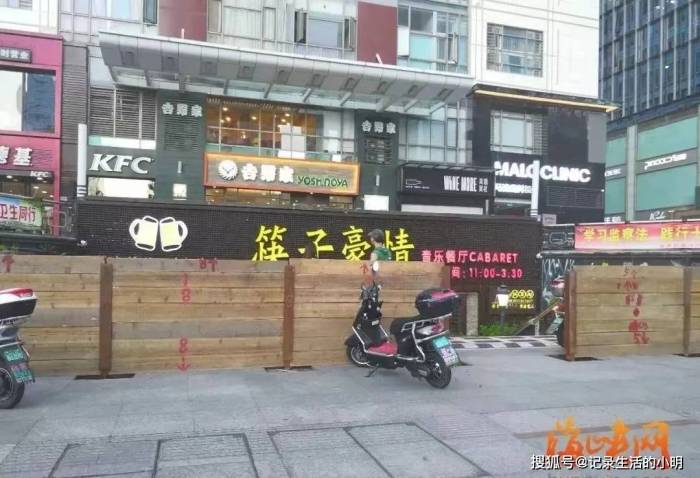 暴雨中福州筷子豪情又挺住了
