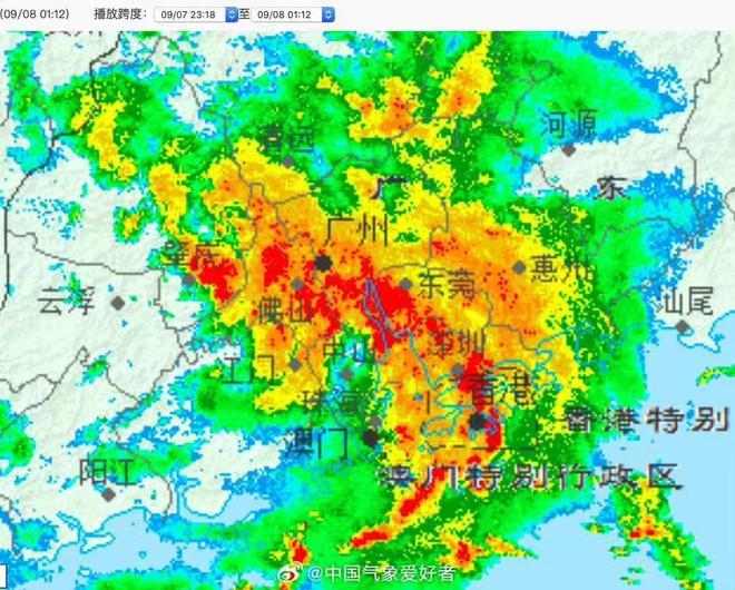 深圳暴雨持续水库凌晨泄洪