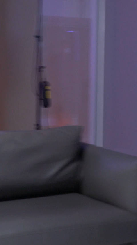 请成毅把眼镜焊死在脸上