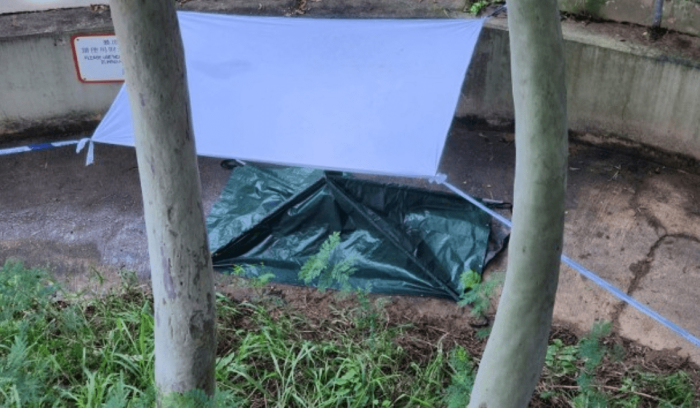 香港“黑雨”过后清理河道意外发现男性尸体

