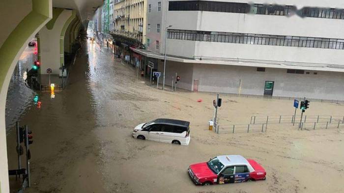 香港“黑雨”过后清理河道意外发现男性尸体

