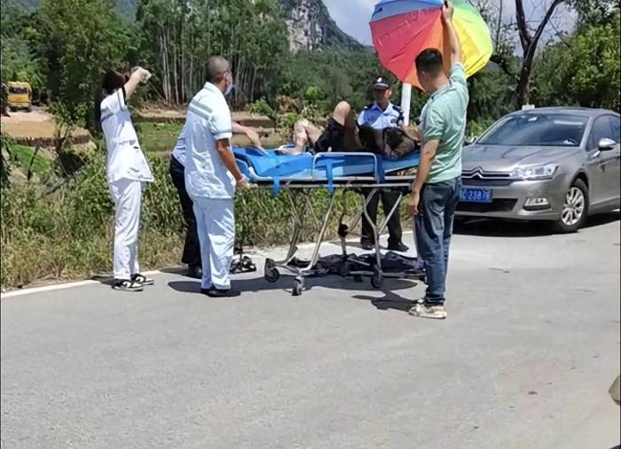 男子钓鱼碰到高压线全身烧焦