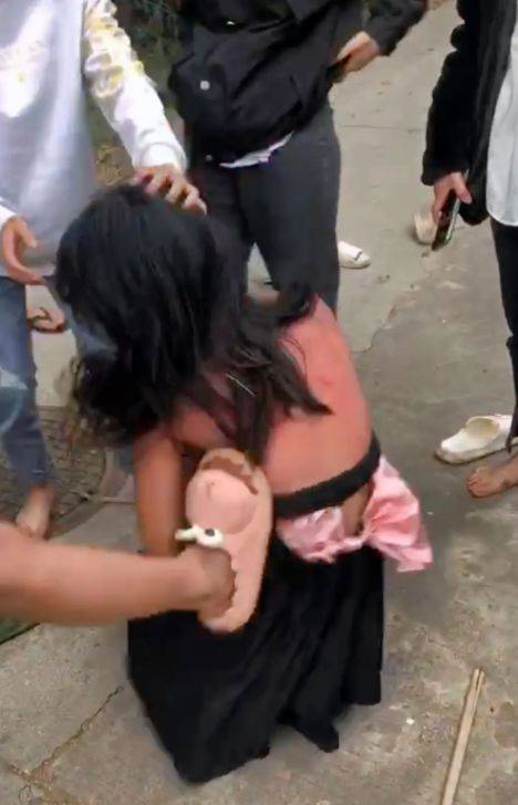 海南被霸凌女生父亲发声称怪自己没能力，看了让人揪心！