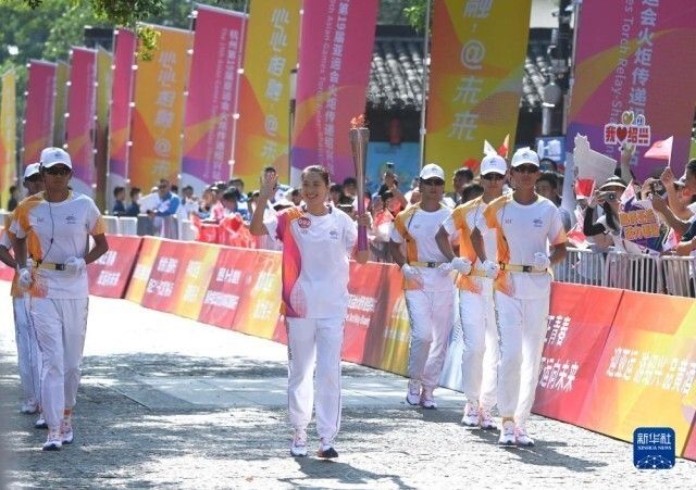 亚运会火炬传递进行时
