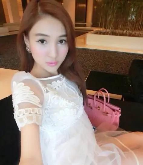 网红郭美美从“炫富鼻祖”到两次入狱，是咋“伺候”富豪干爹的？