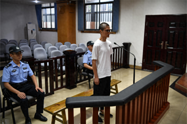 四川乐山一男子公交车上猥亵小学生被判处有期徒刑1年5个月