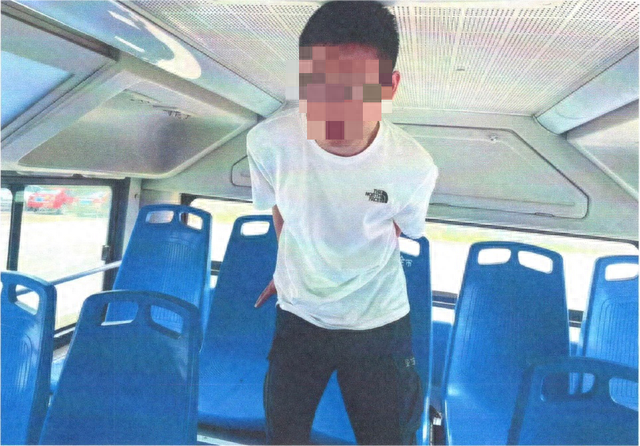四川乐山一男子公交车上猥亵小学生被判处有期徒刑1年5个月