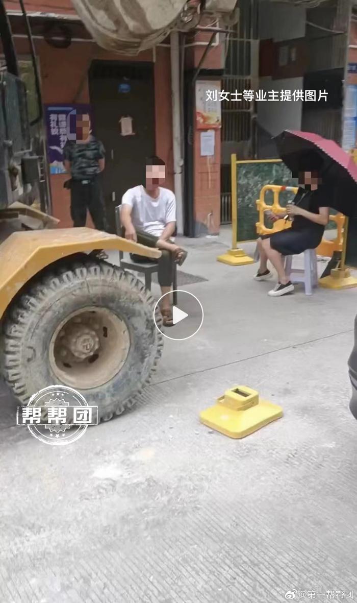 小区装电梯获批低层业主静坐阻挠
