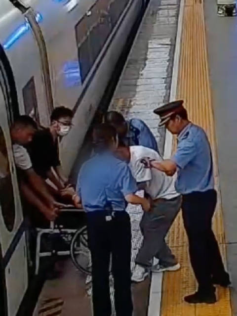 高铁为疑似早产孕妇多停6分钟