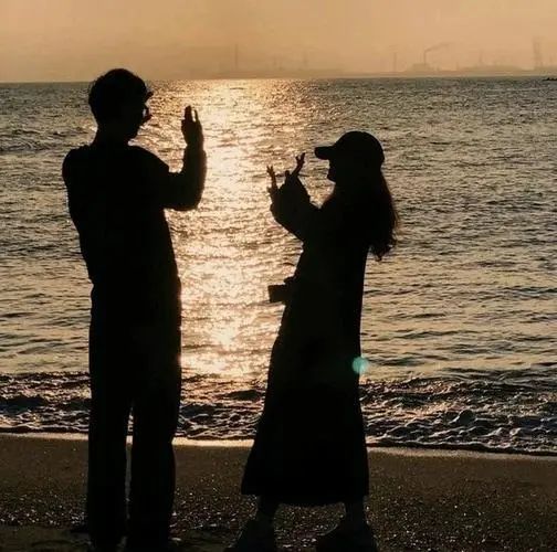 14岁女孩花10年，潜伏进暗恋对象的生活