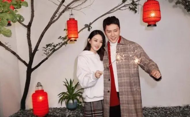 狗仔称赵丽颖冯绍峰没复婚，他们翻篇了，偶尔合体带娃粉丝别担心