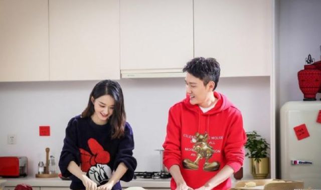 狗仔称赵丽颖冯绍峰没复婚，他们翻篇了，偶尔合体带娃粉丝别担心