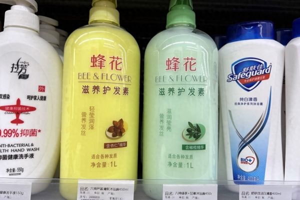 这泼天的富贵该你了！李佳琦掉粉百万蜂花捡了一半，如何看待＂国货显眼包＂一夜涨粉50万？