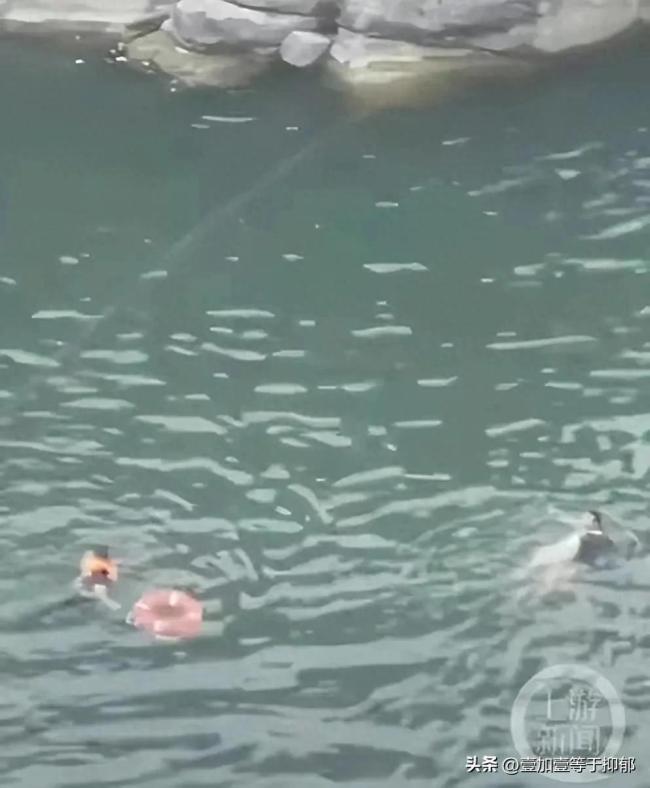 因小失大！女子水库捡手机坠崖身亡当地回应：私自翻越栏杆后落水