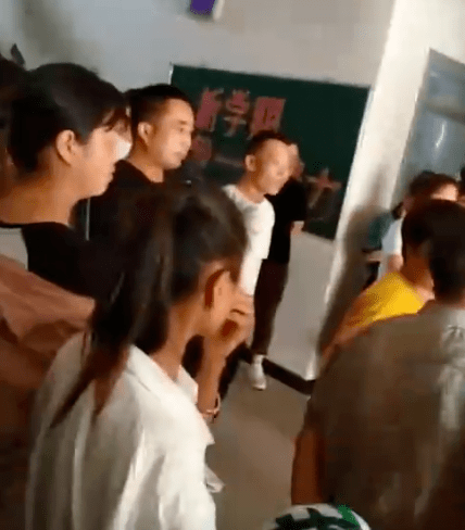 离谱！魏县一中学擅自做主转走3个班学生给其他学校，家长找不到孩子，教育局回应……

