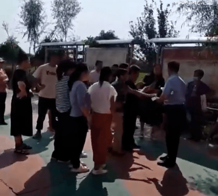 离谱！魏县一中学擅自做主转走3个班学生给其他学校，家长找不到孩子，教育局回应……

