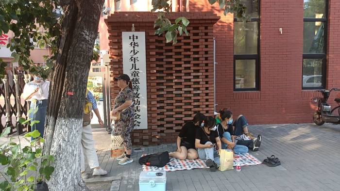 大病家庭深陷“配捐”骗局：疑似卷走千万善款的，到底是儿慈会“志愿者”还是“地区负责人”？

