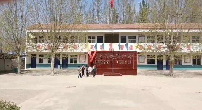 男子冒名顶替他人当老师30多年，当地介入
