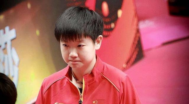 孙颖莎球迷为给她投票，70岁老太着急上火，连夜下载为其助力