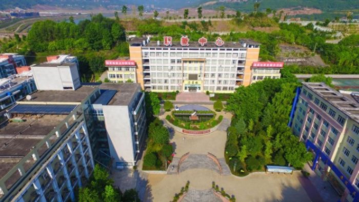 女生实习为男宾洗澡