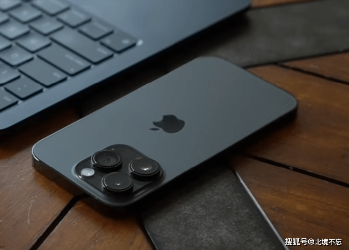别再说苹果保值了，iPhone14ProMax直降1500元，已经持续几个月了