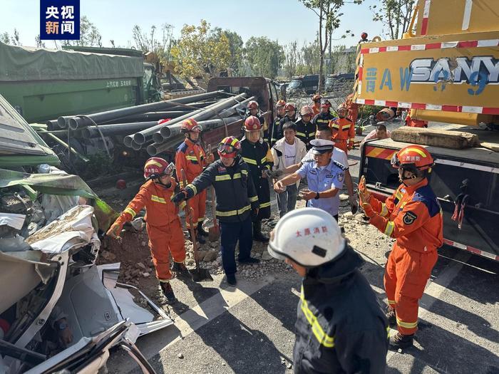 山西太原：多车相撞交通事故造成一死两伤