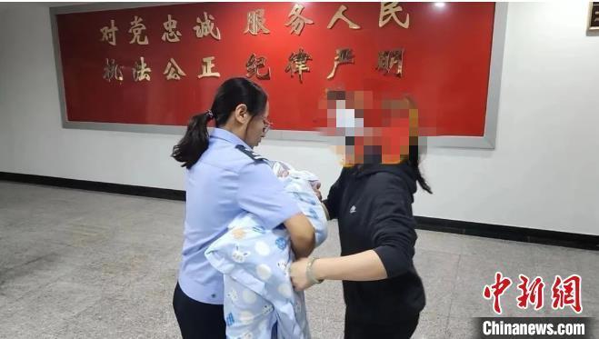 女子3万元卖掉亲生女儿后又后悔，报警找回