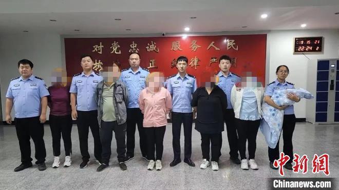 女子3万元卖掉亲生女儿后又后悔，报警找回
