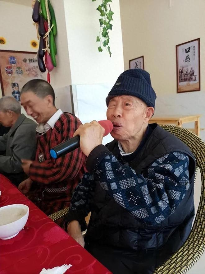 大爷年轻时家暴遭6名子女拒养