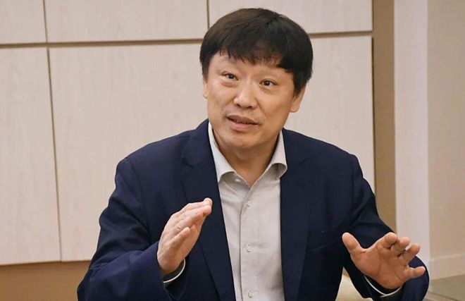 有学校开始裁减英语老师，孩子还要学好英语吗？建议您听胡锡进的