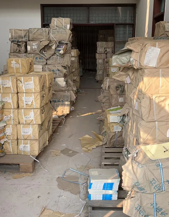 涉1.4亿元盗版教材案告破：当地新华书店一名员工落网