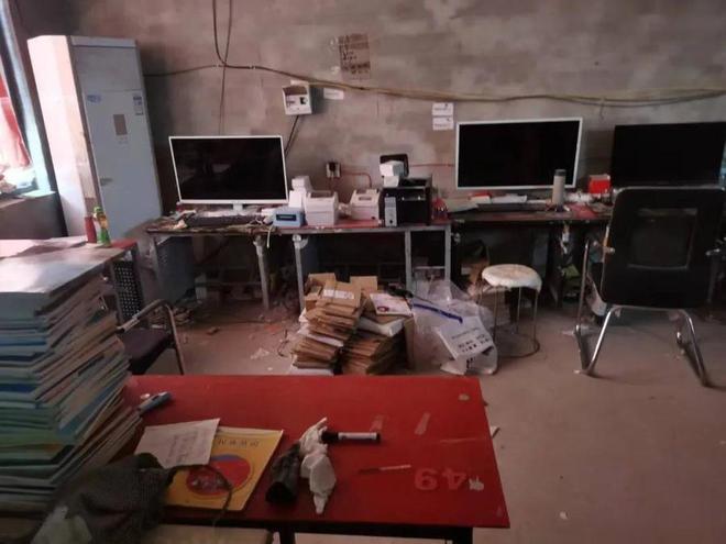涉案1.4亿盗版教材案告破，河南一新华书店员工落网