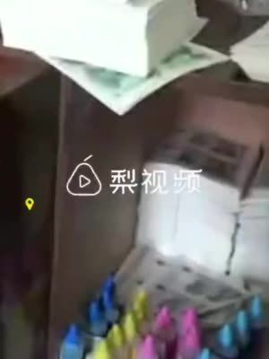 男子在家伪造34张假币被抓