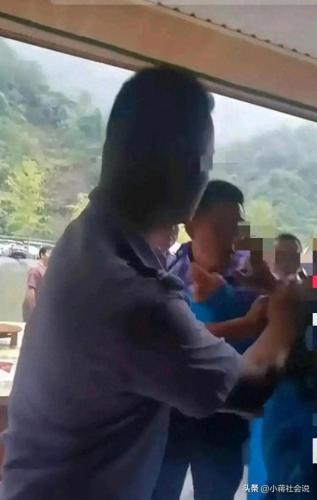 女游客起争执丈夫遭围殴！被诬陷偷东西大打出手警方回应(2)