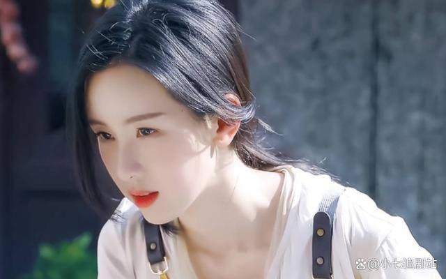 陈都灵四处救场