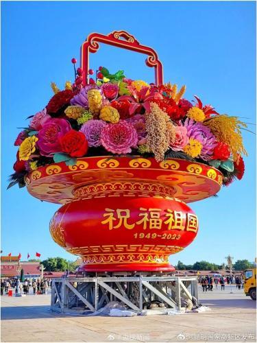 国庆大花篮在天安门广场亮相