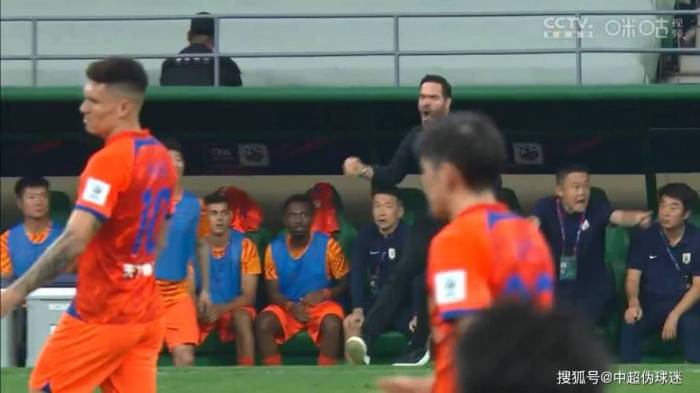Cui Kangxi criticized the National Security Commander in pain! Suarez responded forcefully by stating that he should be directly sent off with a red card