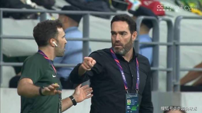 Cui Kangxi criticized the National Security Commander in pain! Suarez responded forcefully by stating that he should be directly sent off with a red card
