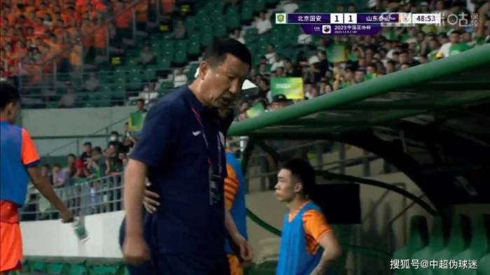 Cui Kangxi criticized the National Security Commander in pain! Suarez responded forcefully by stating that he should be directly sent off with a red card