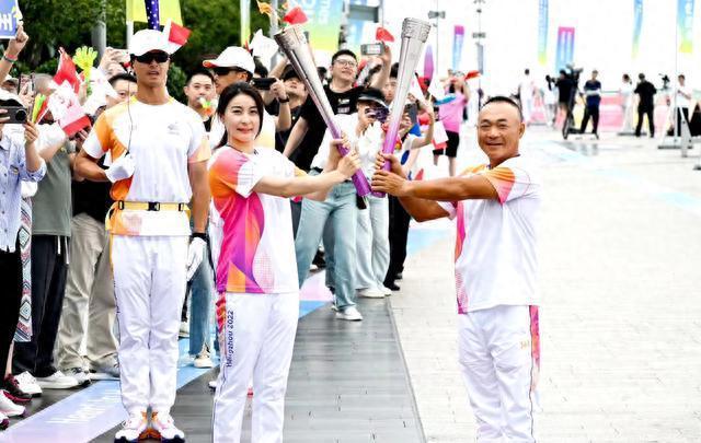 郭晶晶担任亚运会执旗手