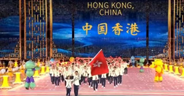 郭晶晶担任亚运会执旗手