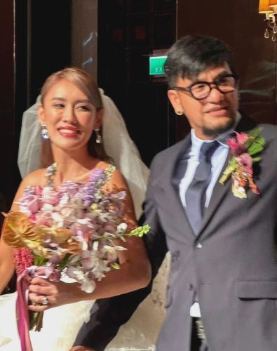 9月23日，49岁张震岳举办婚礼，有很多的圈内好友到场