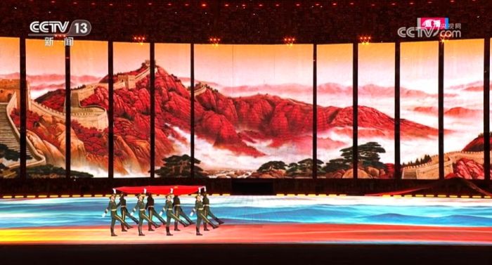 大美河山与五星红旗同框,惊艳