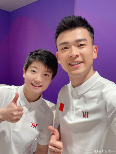 郑思维晒与孙颖莎合影宣誓太荣光