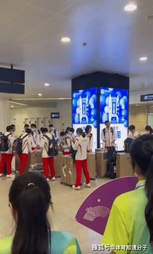 跳水梦之队抵达杭州