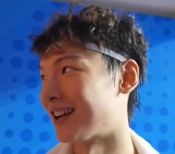 王哲林首度回应网暴！直指金牌+摆明职业态度，全程微笑心情不错