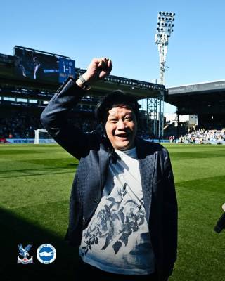 55岁范志毅获英超2.6万球迷致敬：他是我们的英雄