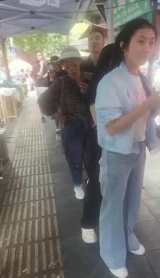 重庆荣昌扯面大爷走红后,店铺营业额翻三倍